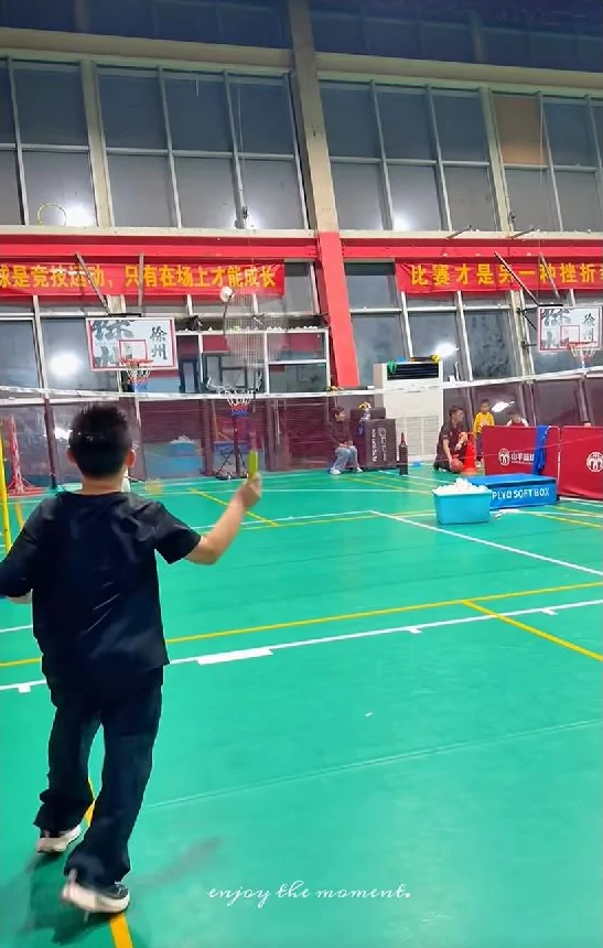 学员在大学路馆练习羽毛球